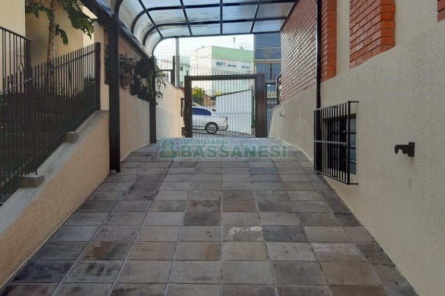 Casa com 256m², 4 dormitórios, 1 vaga, no bairro Santa Catarina em Caxias do Sul para Comprar