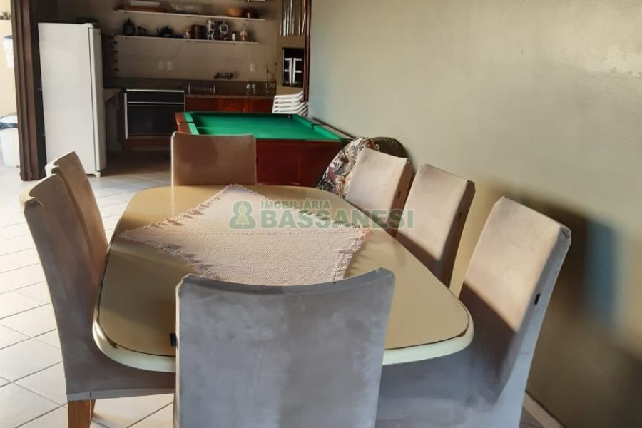 Casa com 256m², 4 dormitórios, 1 vaga, no bairro Santa Catarina em Caxias do Sul para Comprar