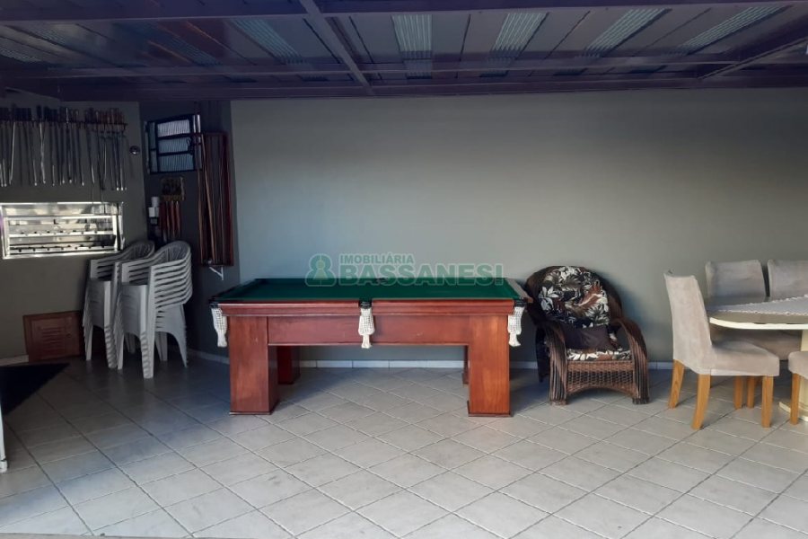 Casa com 256m², 4 dormitórios, 1 vaga, no bairro Santa Catarina em Caxias do Sul para Comprar