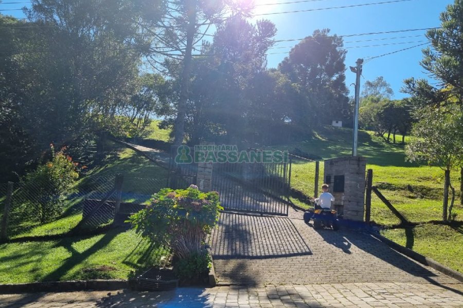 Chácara com 200m², 2 dormitórios, 2 vagas, no bairro Ana Rech em Caxias do Sul para Alugar ou Comprar