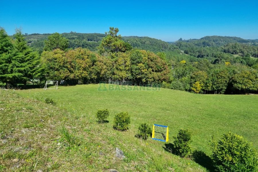 Chácara com 200m², 2 dormitórios, 2 vagas, no bairro Ana Rech em Caxias do Sul para Alugar ou Comprar