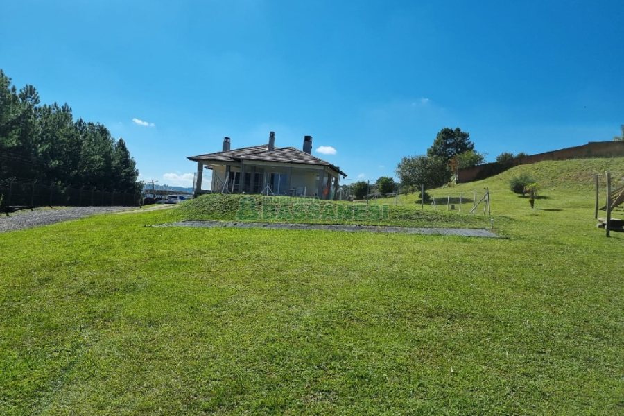 Chácara com 200m², 2 dormitórios, 2 vagas, no bairro Ana Rech em Caxias do Sul para Alugar ou Comprar