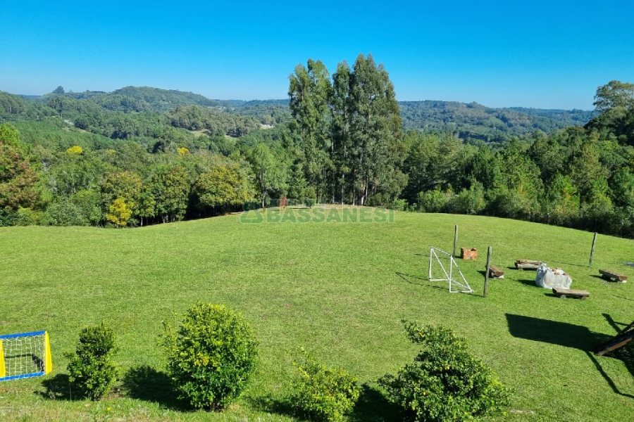 Chácara com 200m², 2 dormitórios, 2 vagas, no bairro Ana Rech em Caxias do Sul para Alugar ou Comprar