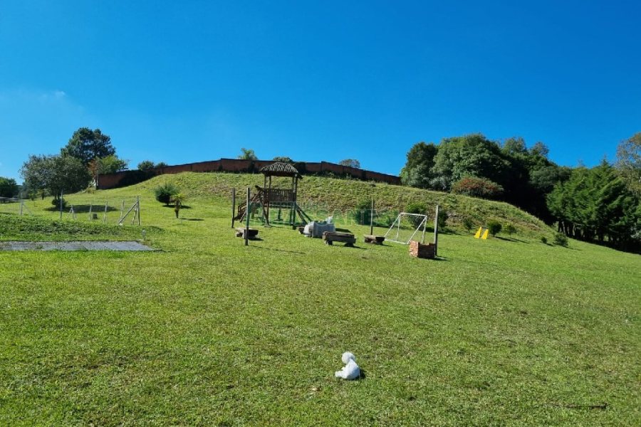 Chácara com 200m², 2 dormitórios, 2 vagas, no bairro Ana Rech em Caxias do Sul para Alugar ou Comprar