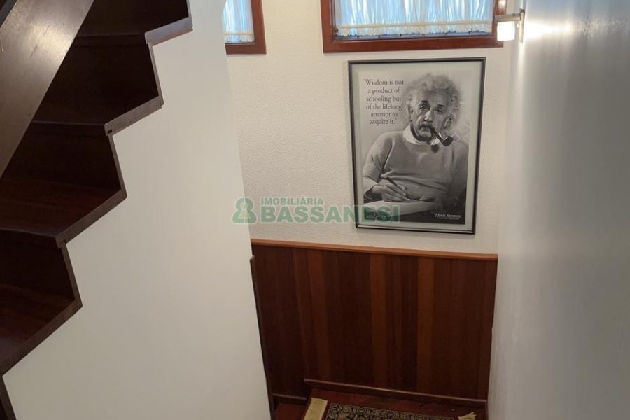 Casa com 350m², 3 dormitórios, 2 vagas, no bairro Desvio Rizzo em Caxias do Sul para Comprar