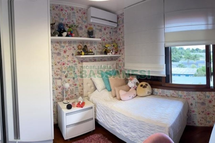 Casa com 350m², 3 dormitórios, 2 vagas, no bairro Desvio Rizzo em Caxias do Sul para Comprar