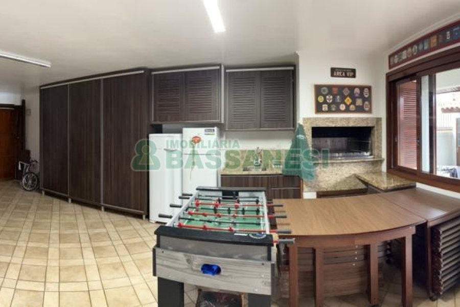 Casa com 350m², 3 dormitórios, 2 vagas, no bairro Desvio Rizzo em Caxias do Sul para Comprar