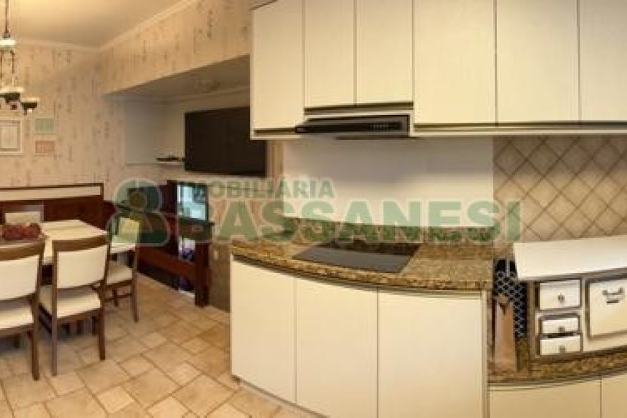 Casa com 350m², 3 dormitórios, 2 vagas, no bairro Desvio Rizzo em Caxias do Sul para Comprar