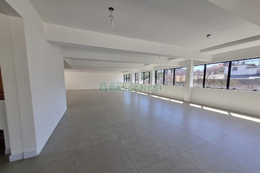 Sala com 250m², no bairro Centro em Caxias do Sul para Alugar