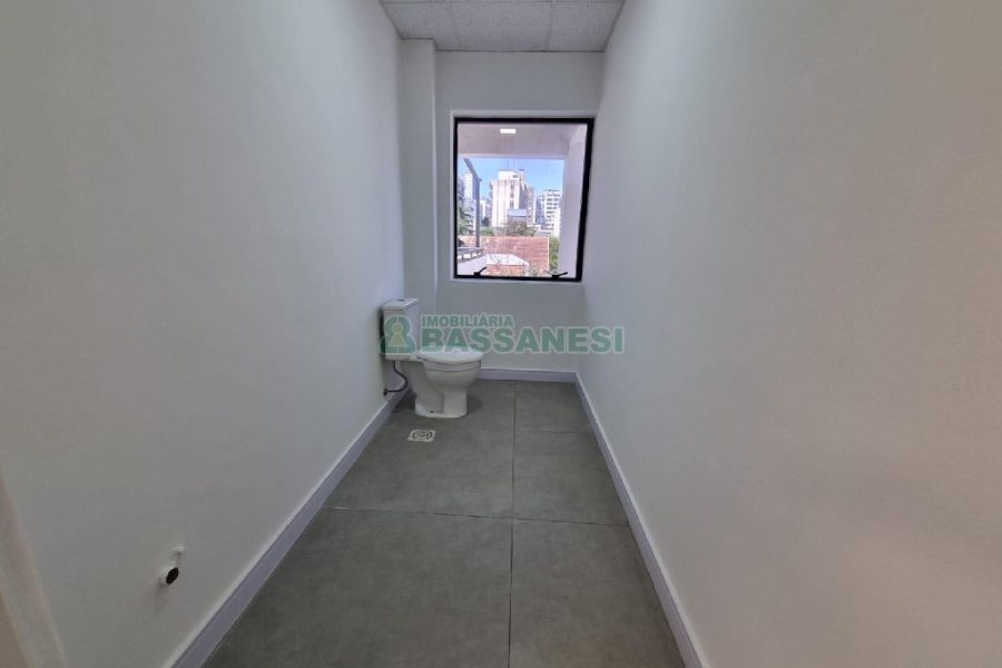 Sala com 250m², no bairro Centro em Caxias do Sul para Alugar