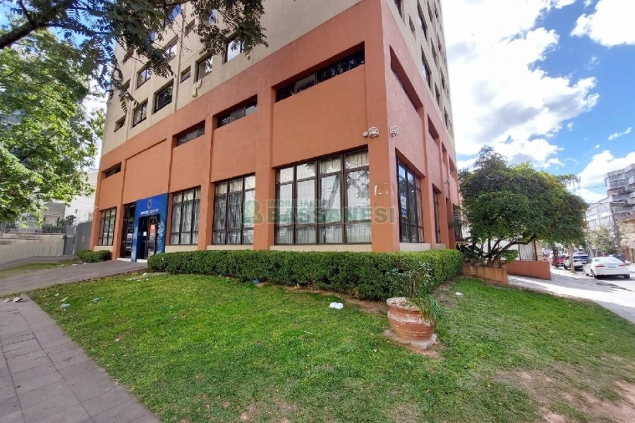 Loja com 600m², no bairro São Pelegrino em Caxias do Sul para Alugar