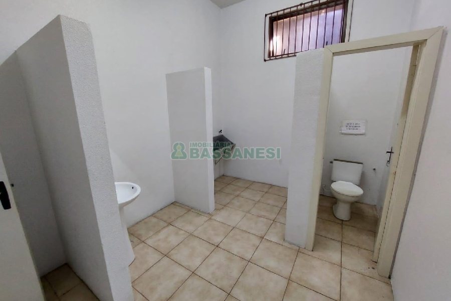 Loja com 600m², no bairro São Pelegrino em Caxias do Sul para Alugar