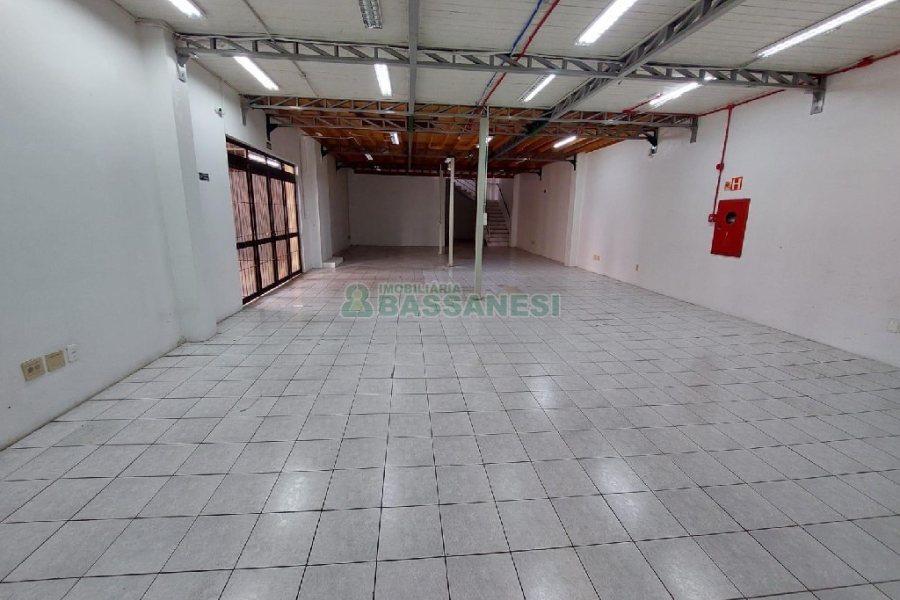 Loja com 600m², no bairro São Pelegrino em Caxias do Sul para Alugar
