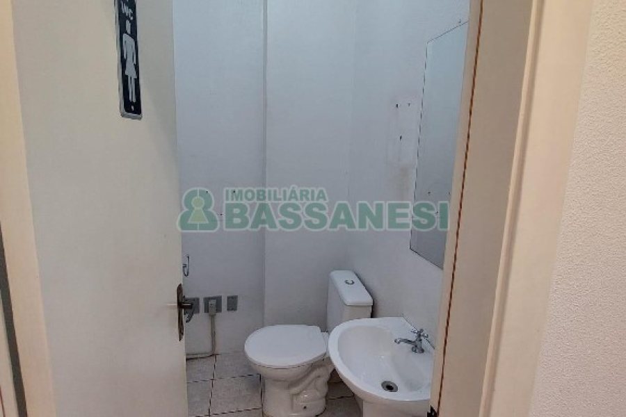 Loja com 600m², no bairro São Pelegrino em Caxias do Sul para Alugar