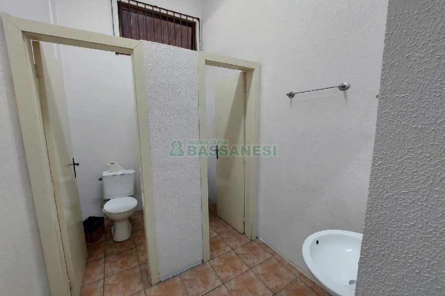 Loja com 600m², no bairro São Pelegrino em Caxias do Sul para Alugar