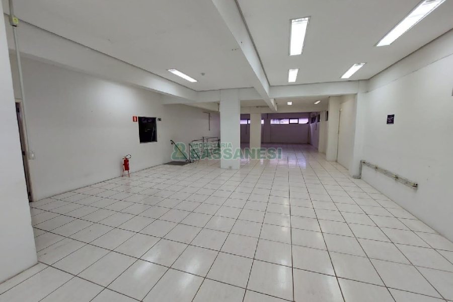 Loja com 600m², no bairro São Pelegrino em Caxias do Sul para Alugar
