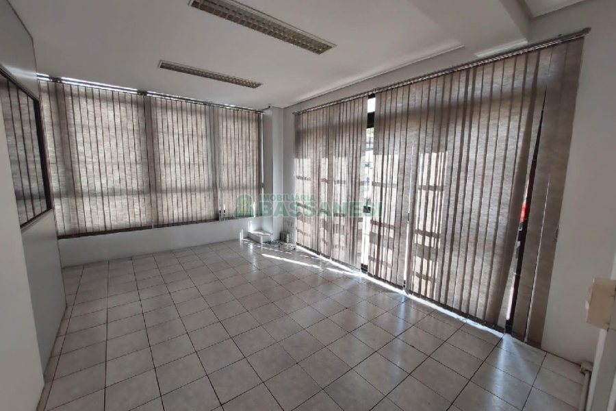 Loja com 600m², no bairro São Pelegrino em Caxias do Sul para Alugar