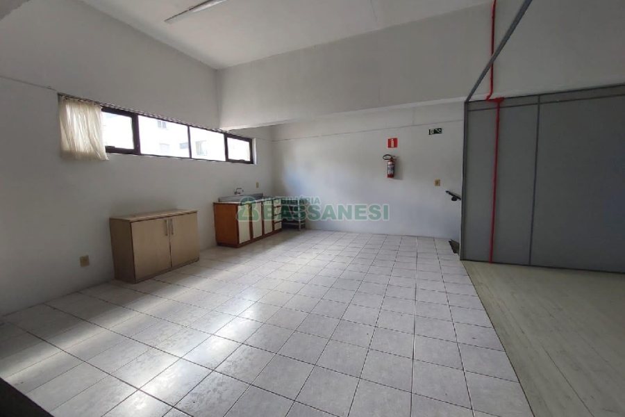 Loja com 600m², no bairro São Pelegrino em Caxias do Sul para Alugar