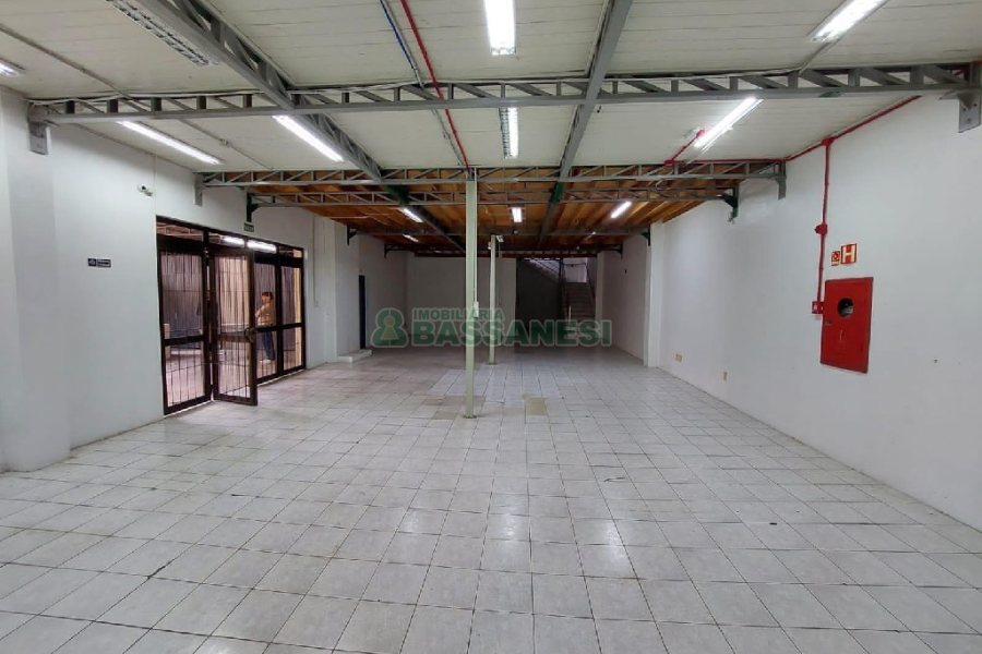 Loja com 600m², no bairro São Pelegrino em Caxias do Sul para Alugar