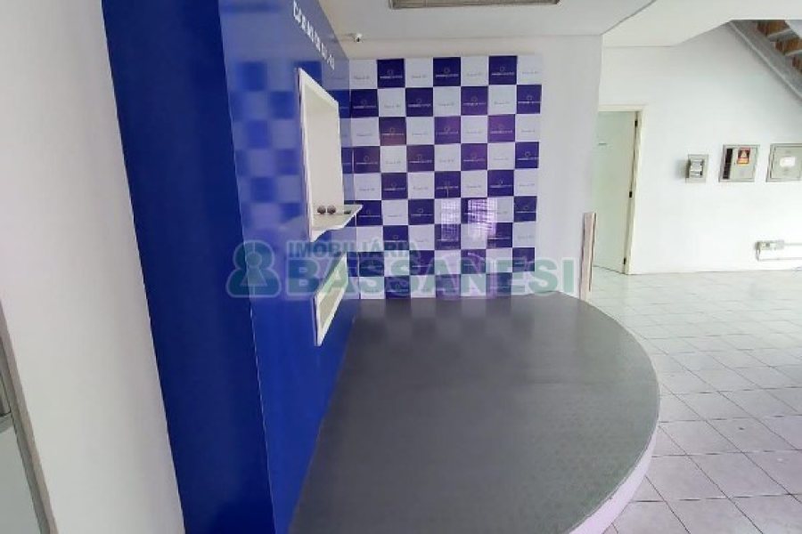 Loja com 600m², no bairro São Pelegrino em Caxias do Sul para Alugar