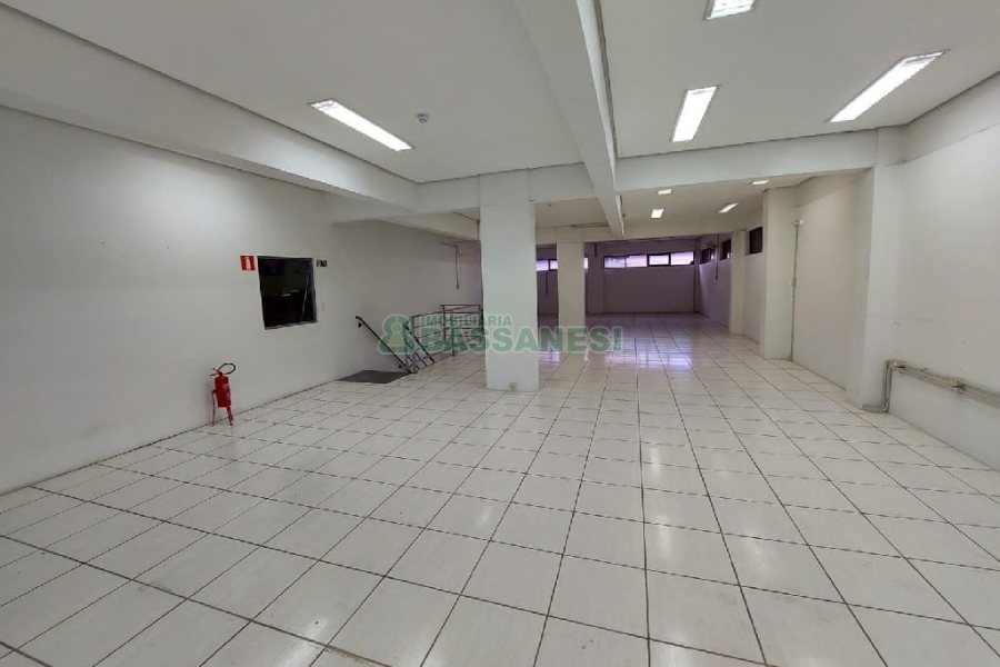Loja com 600m², no bairro São Pelegrino em Caxias do Sul para Alugar