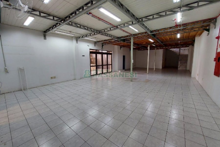Loja com 600m², no bairro São Pelegrino em Caxias do Sul para Alugar