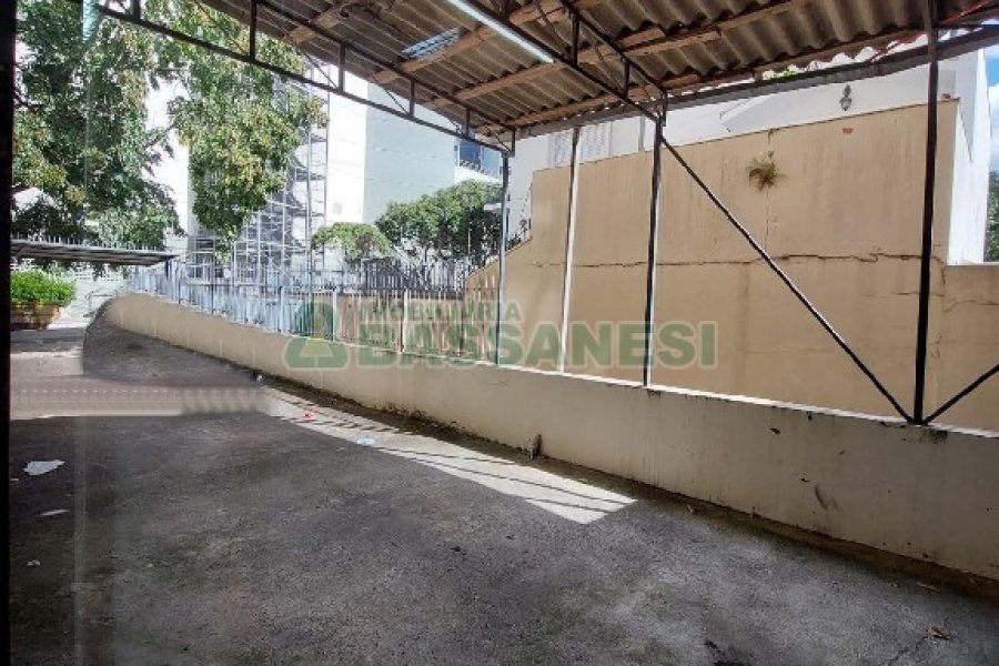 Loja com 600m², no bairro São Pelegrino em Caxias do Sul para Alugar