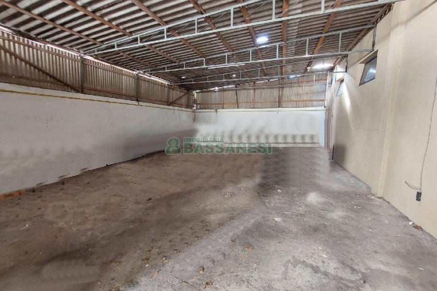 Loja com 600m², no bairro São Pelegrino em Caxias do Sul para Alugar