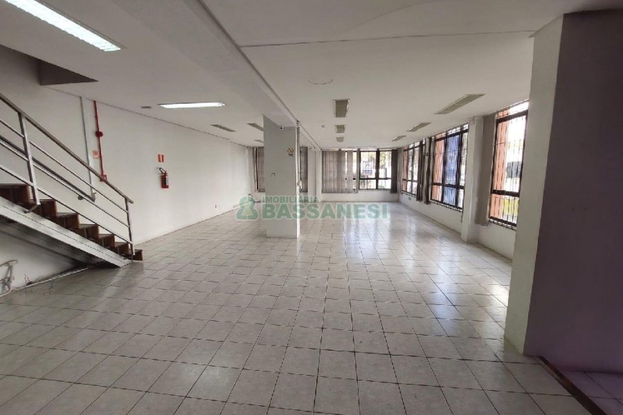 Loja com 600m², no bairro São Pelegrino em Caxias do Sul para Alugar