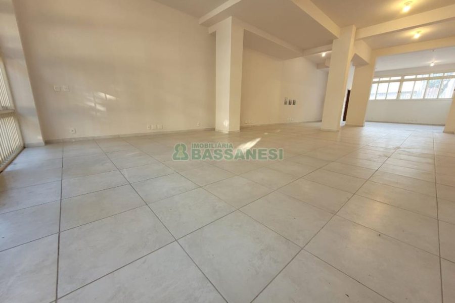 Loja com 130m², no bairro Centro em Caxias do Sul para Alugar
