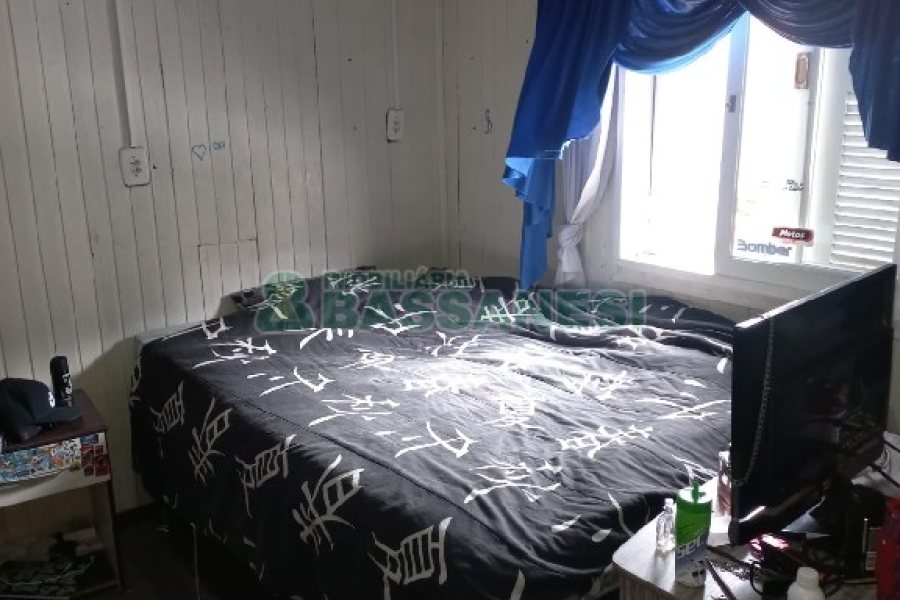 Casa com 208m², 4 dormitórios, 5 vagas, no bairro Esplanada em Caxias do Sul para Comprar