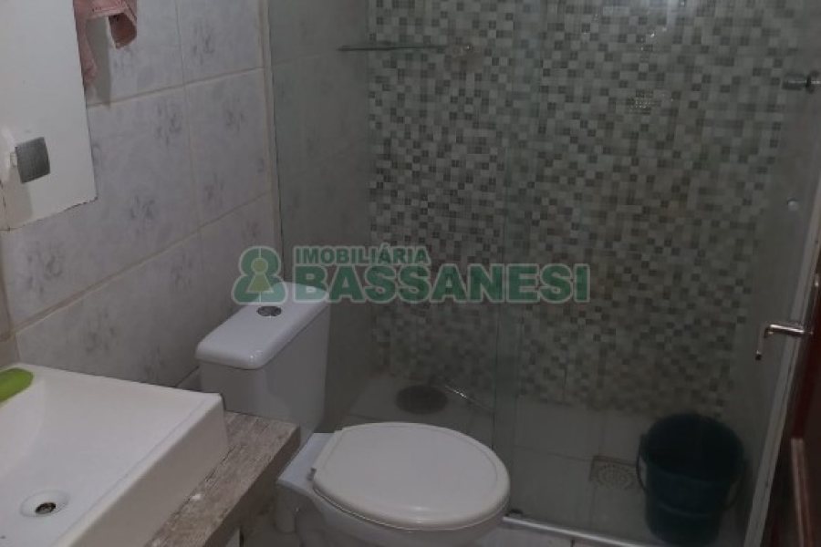 Casa com 208m², 4 dormitórios, 5 vagas, no bairro Esplanada em Caxias do Sul para Comprar