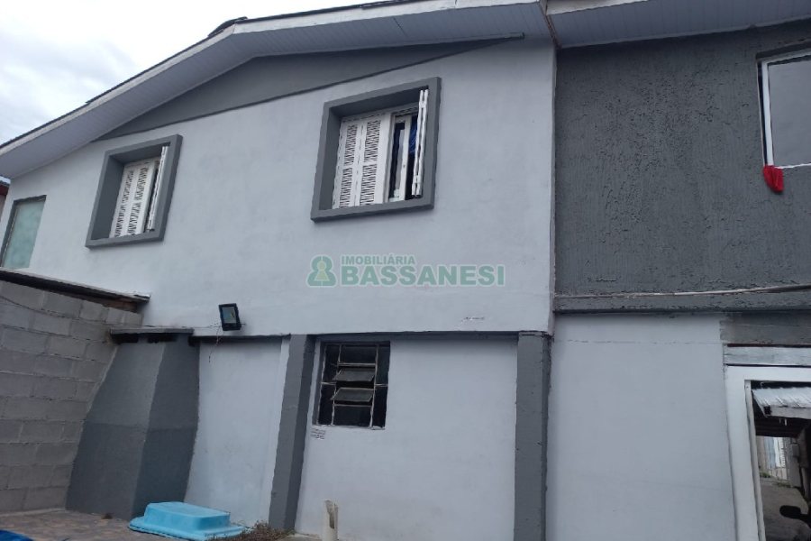 Casa com 208m², 4 dormitórios, 5 vagas, no bairro Esplanada em Caxias do Sul para Comprar