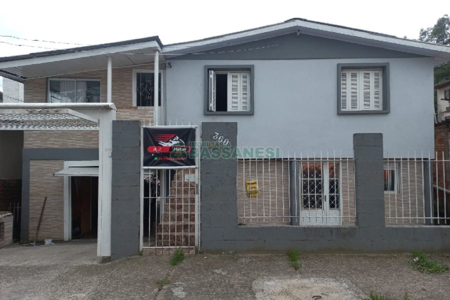 Casa com 208m², 4 dormitórios, 5 vagas, no bairro Esplanada em Caxias do Sul para Comprar