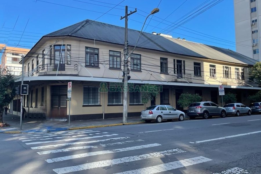 Loja com 822m², no bairro São Pelegrino em Caxias do Sul para Alugar