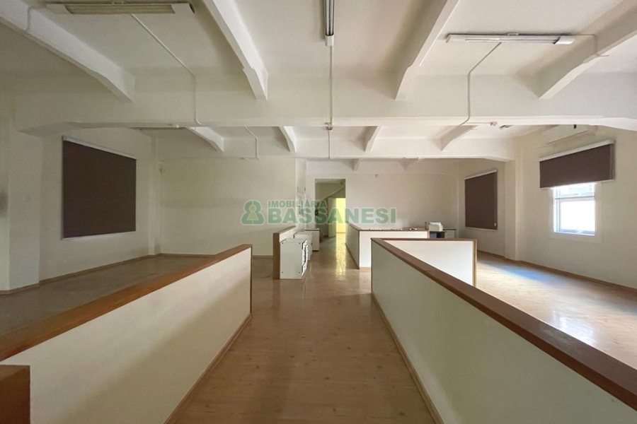 Loja com 822m², no bairro São Pelegrino em Caxias do Sul para Alugar