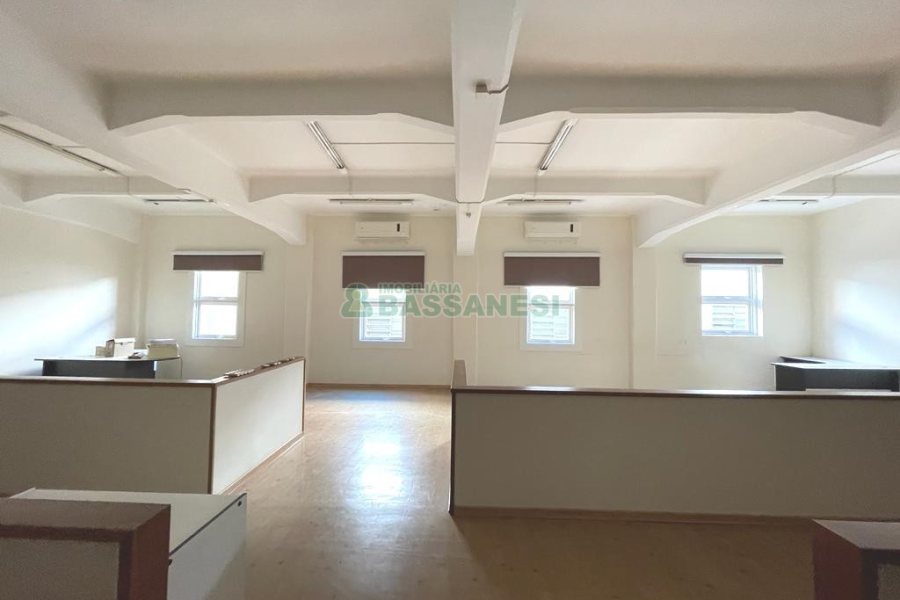 Loja com 822m², no bairro São Pelegrino em Caxias do Sul para Alugar