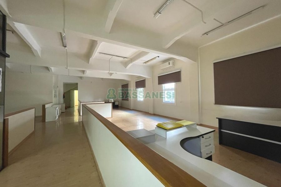 Loja com 822m², no bairro São Pelegrino em Caxias do Sul para Alugar