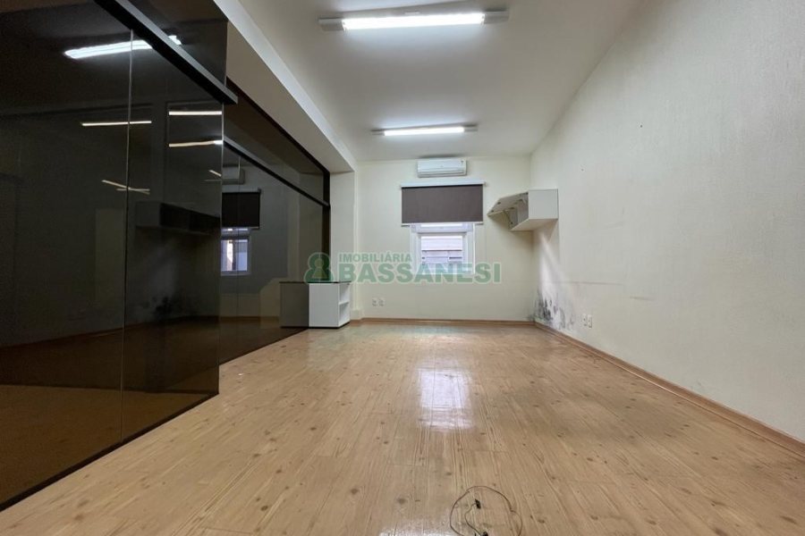 Loja com 822m², no bairro São Pelegrino em Caxias do Sul para Alugar