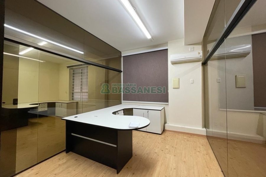 Loja com 822m², no bairro São Pelegrino em Caxias do Sul para Alugar