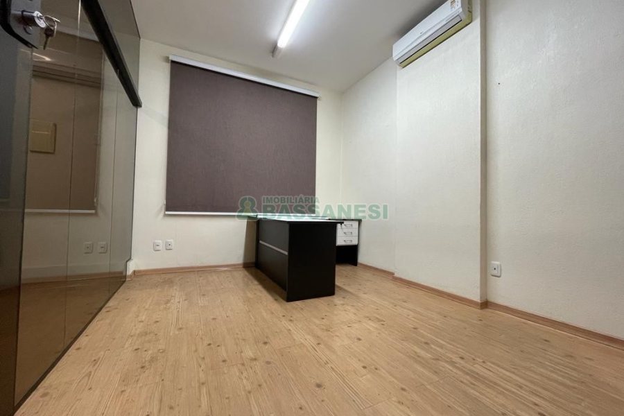 Loja com 822m², no bairro São Pelegrino em Caxias do Sul para Alugar