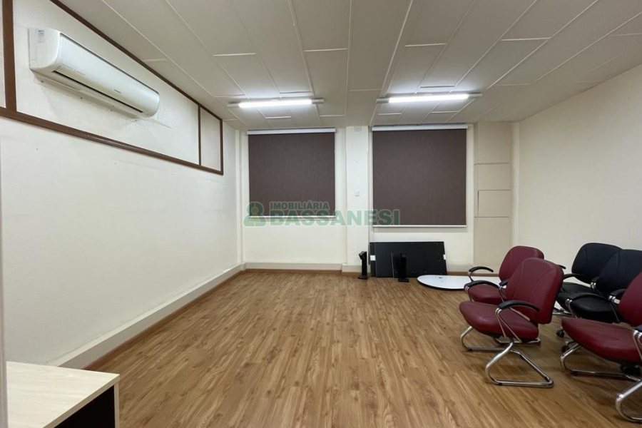 Loja com 822m², no bairro São Pelegrino em Caxias do Sul para Alugar