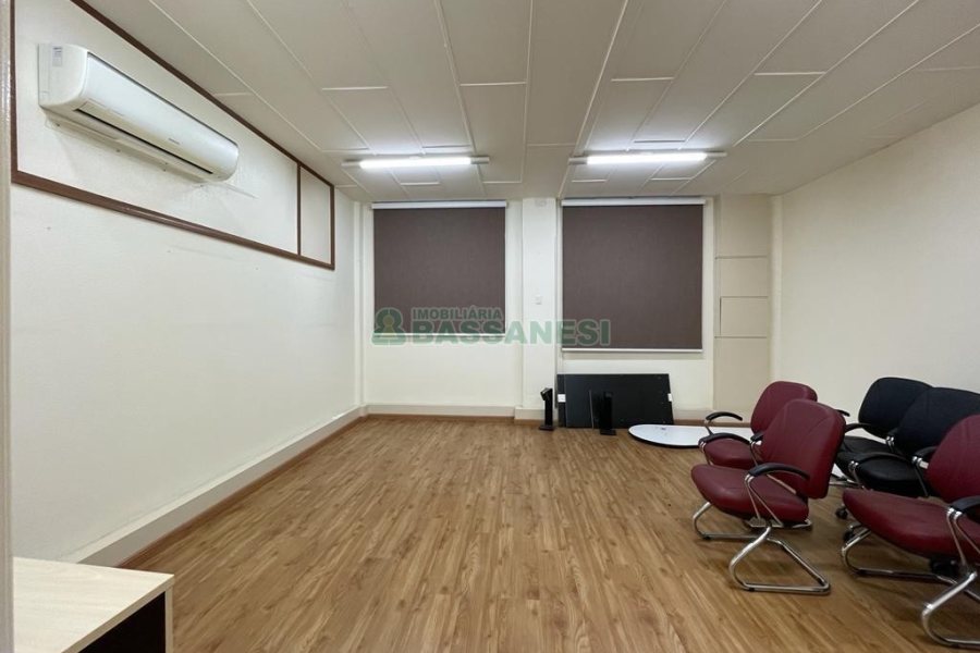 Loja com 822m², no bairro São Pelegrino em Caxias do Sul para Alugar