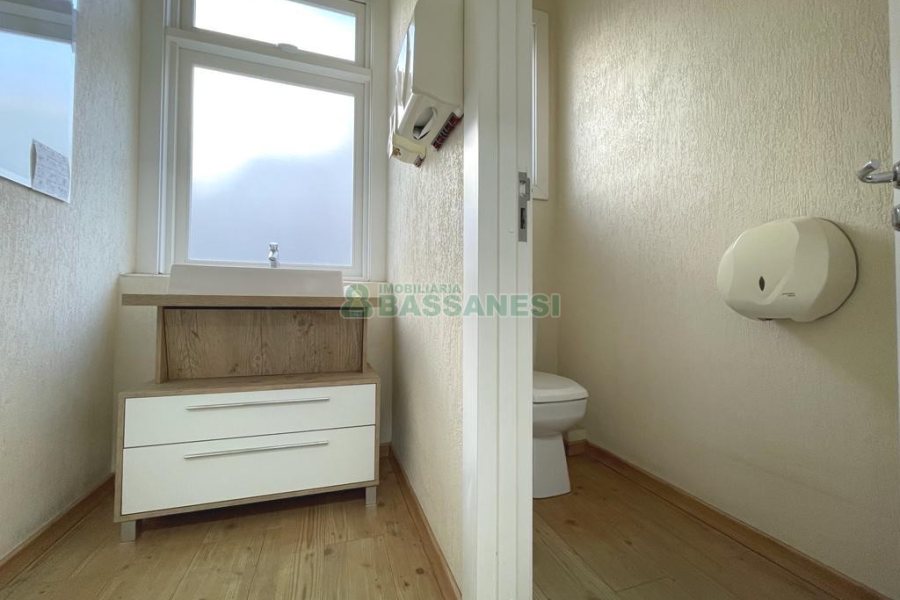 Loja com 822m², no bairro São Pelegrino em Caxias do Sul para Alugar