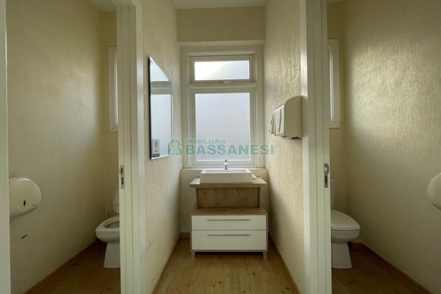 Loja com 822m², no bairro São Pelegrino em Caxias do Sul para Alugar