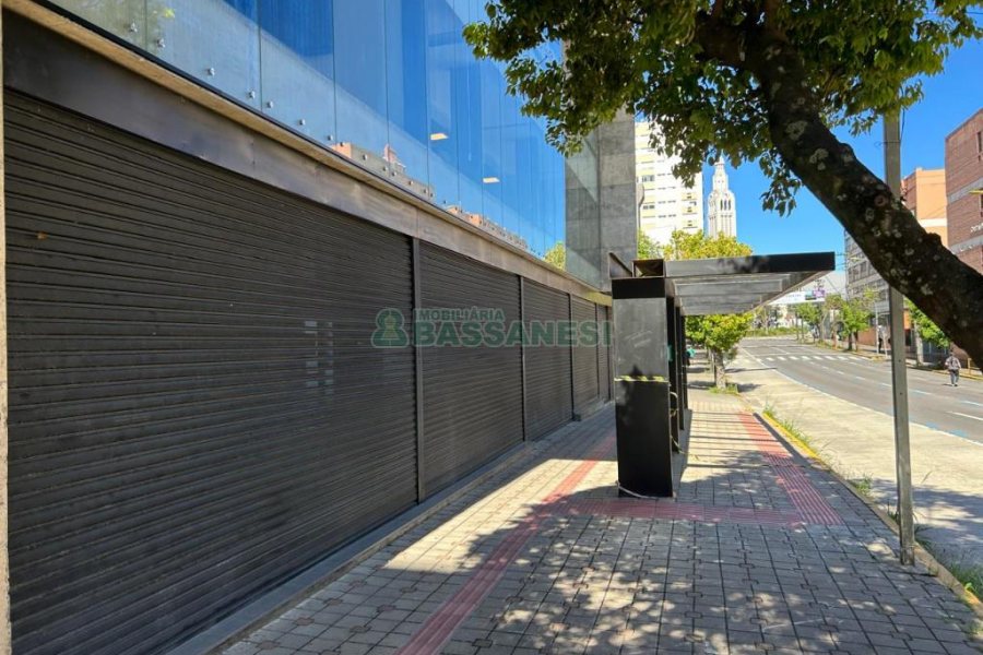 Loja com 697m², 6 vagas, no bairro São Pelegrino em Caxias do Sul para Alugar