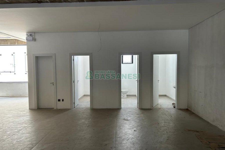 Loja com 697m², 6 vagas, no bairro São Pelegrino em Caxias do Sul para Alugar