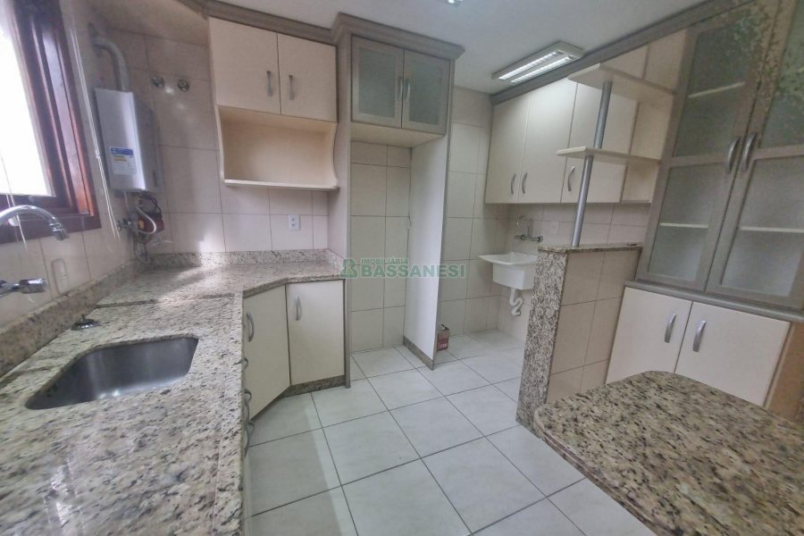 Apartamento com 75m², 3 dormitórios, 2 vagas, no bairro Saint Etienne em Caxias do Sul para Alugar