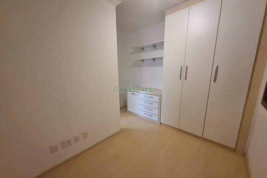 Apartamento com 75m², 3 dormitórios, 2 vagas, no bairro Saint Etienne em Caxias do Sul para Alugar