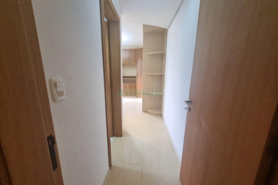 Apartamento com 75m², 3 dormitórios, 2 vagas, no bairro Saint Etienne em Caxias do Sul para Alugar